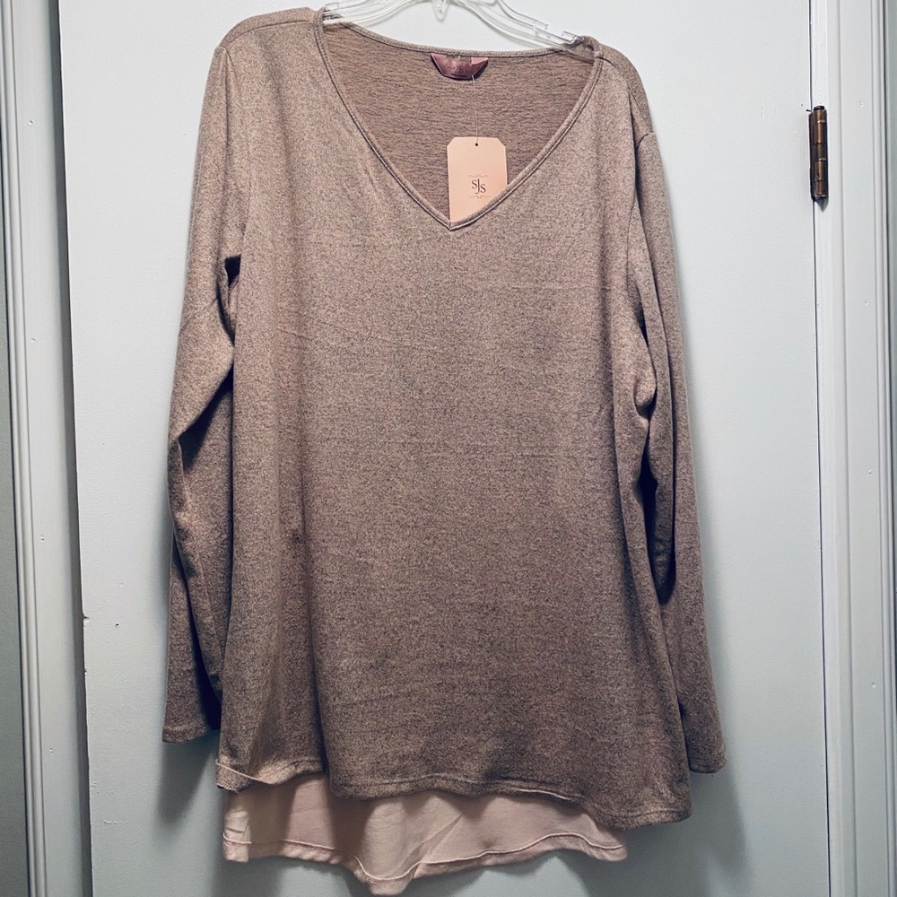 Women’s high- low V-neck sweater
